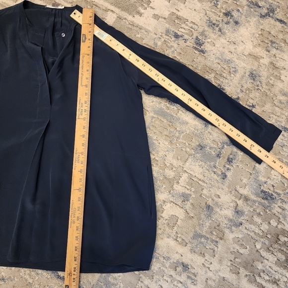 Vince Silk Tunic Pockets. Long Sleeve band collar. Size Small. - Picture 14 of 16